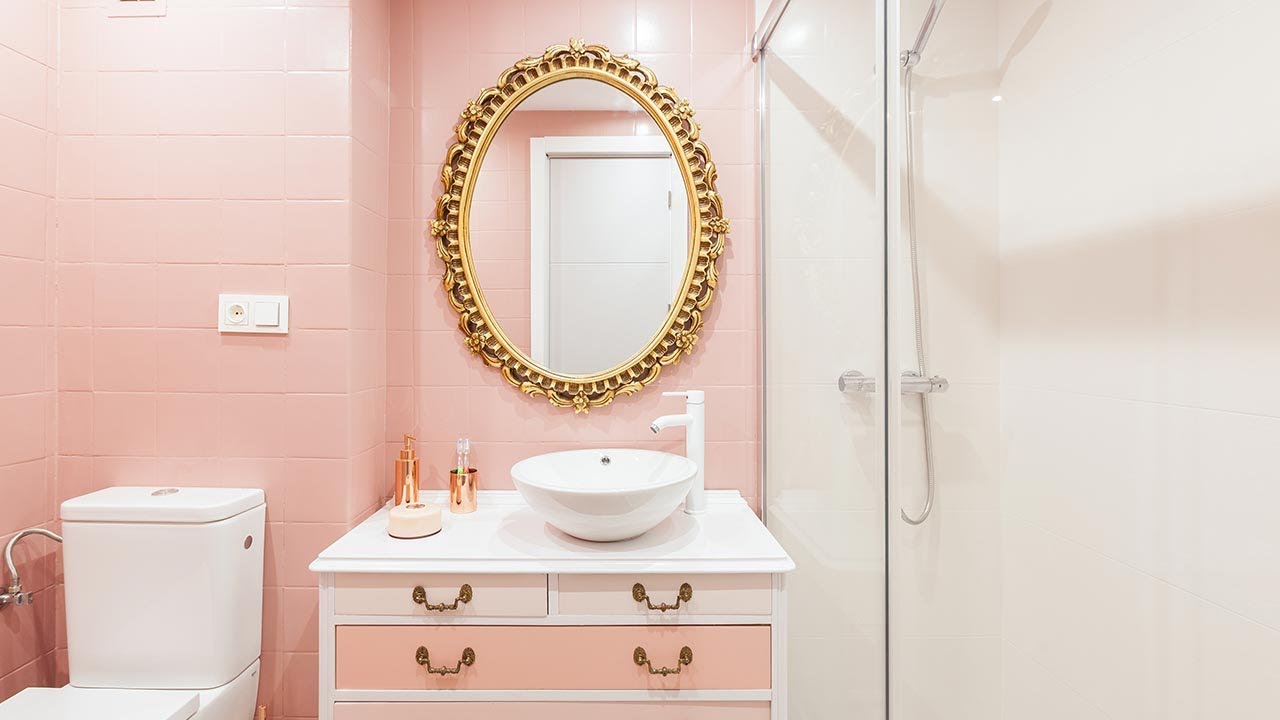 Cuarto de baño vintage luminoso en rosa y dorado - Programa completo - Decogarden
