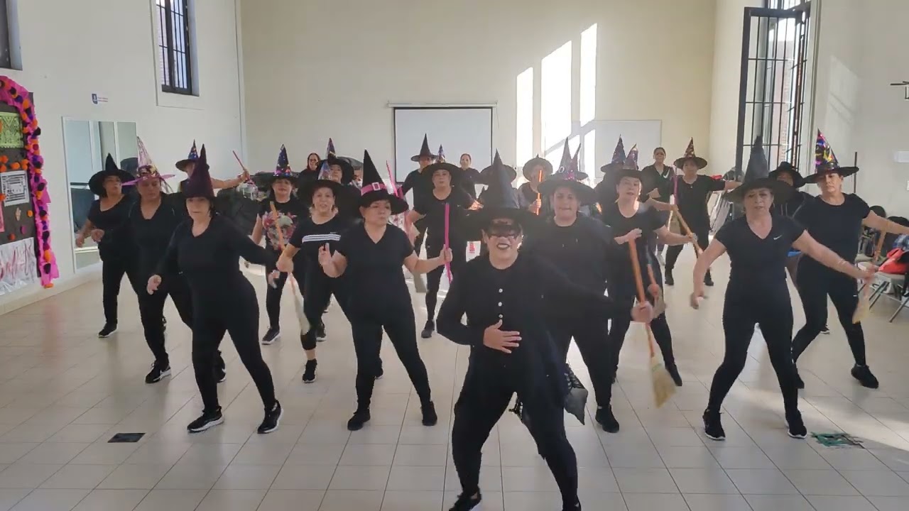 Zumba *Elvy* (Vienen las Brujas) no tengo derecho de música.