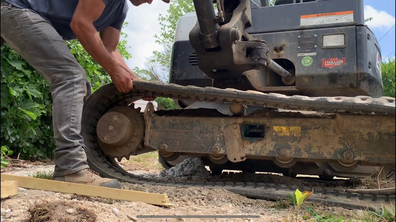 Track change bobcat e32
