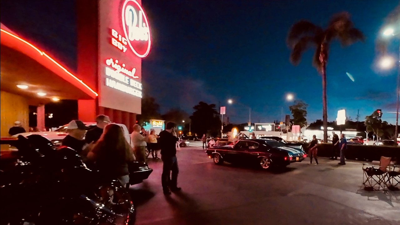Cruise Night at Bob's Big Boy with Classic Cars and Hot Rods