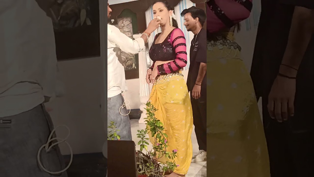 #soumya #pandey ke #reels #shooting time video katna zoom karva 😂😂🤣