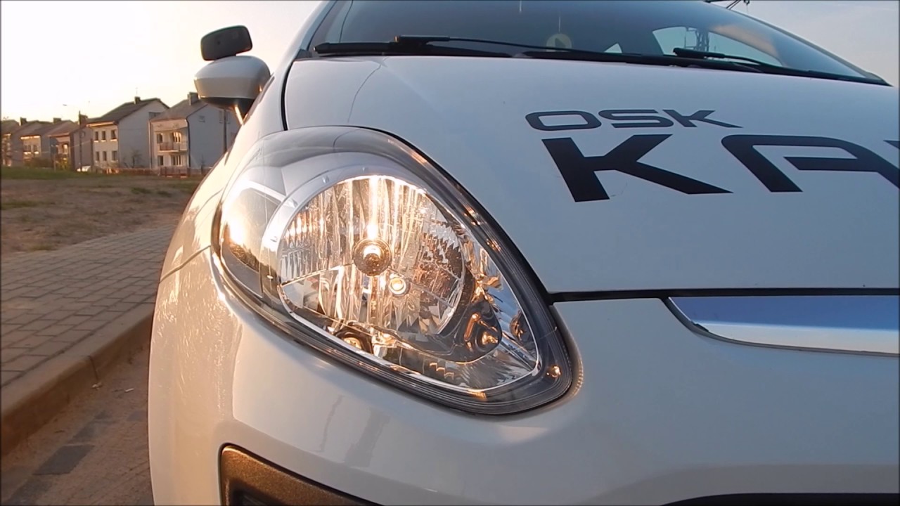 Poradnik kursanta - sprawdzenie działania świateł w pojeździe Fiat Punto
