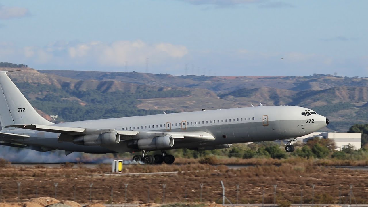 Smoky B707 [Sound HD] Landing Take off Torrej&oacute;n Air Base. Israel Air Force Boeing 707. HD