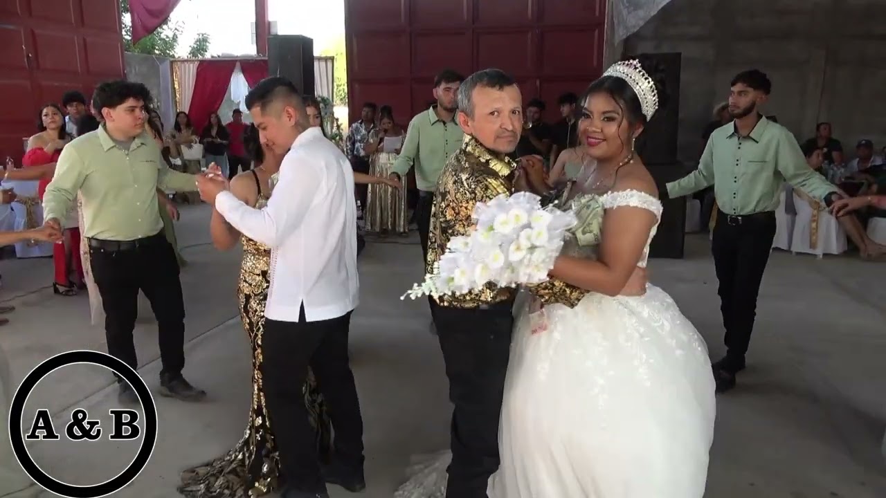 HERMOSA ENTRADA Y VALS FAMILIAR DE ESTA LINDA PAREJA DE NOVIOS EN RIVA PALACIO  MICH