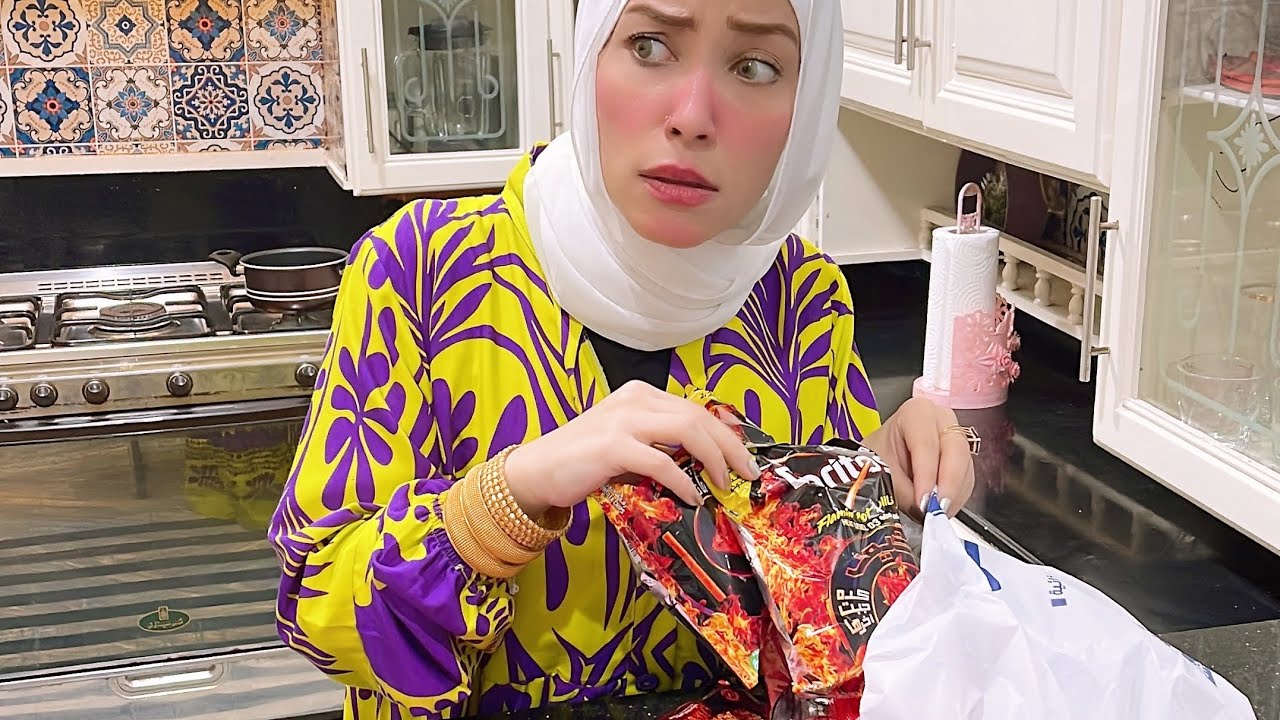 حال الستات لما عيالهم ينامو بدرى للمدرسة 😂