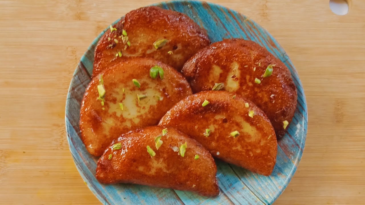 आज बनाई सूजी और पनीर की टेस्टी मिठाई😍| गुजिया शेप में आसान रेसिपी |Suji aur Paneer ki mithai Recipe 