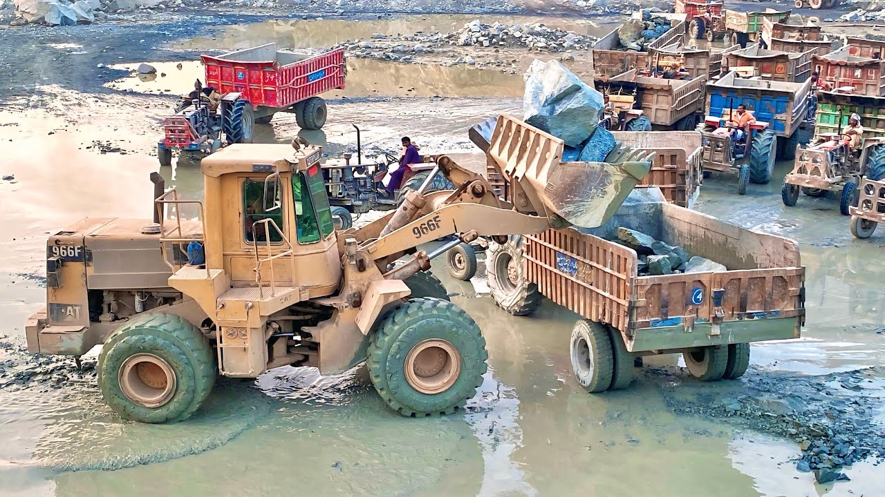 The Powerful Caterpillar 966E vs 966E Tumptruck Overloaded. Heavy machinery Loader 