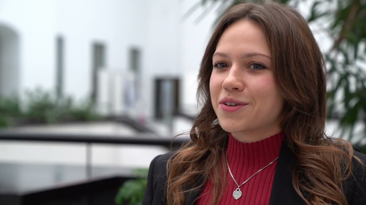 Prof  Dr  Alicia von Schenk im Interview zu Forschung & Lehre