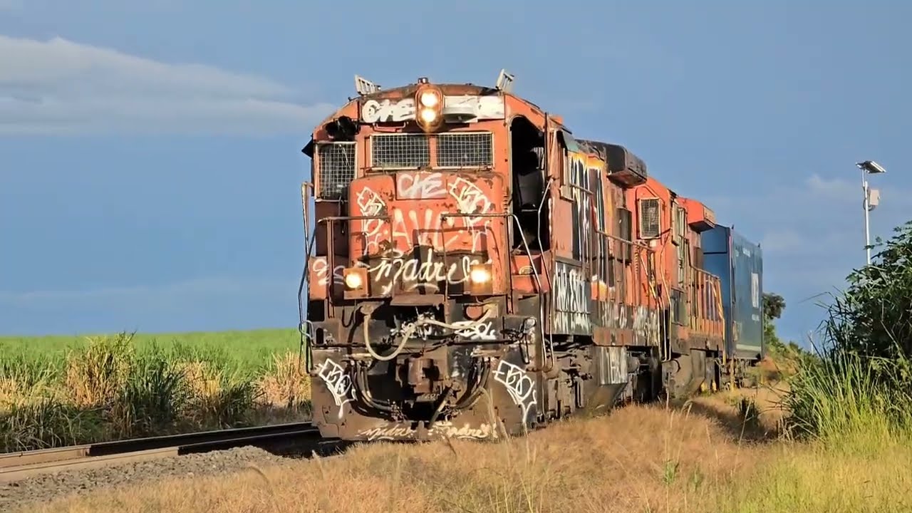 Dupla de c30 com apenas 1 vagão e trens na via duplicada