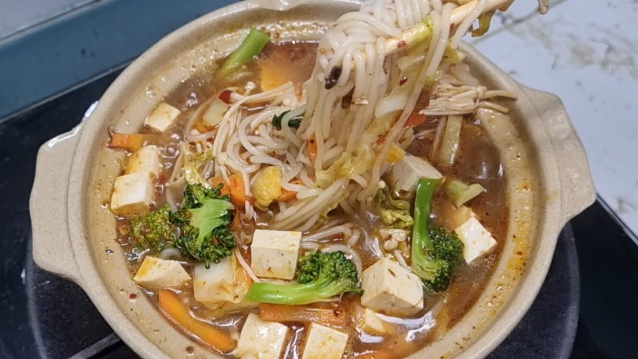 မာလာမြေအိုး​ မြေအိုးမြှီးရှည်​ Rice Noodle mala soup