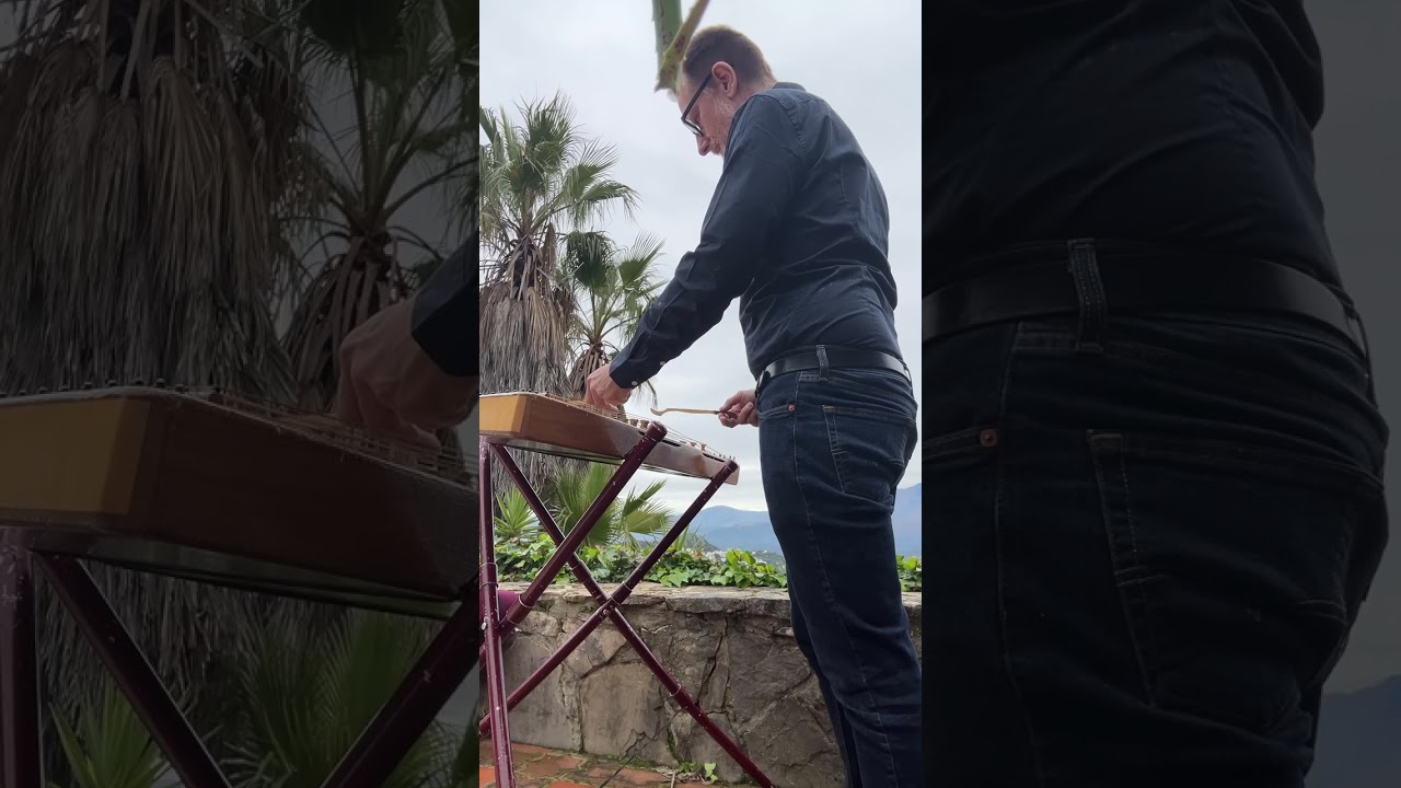 Auld Lang Syne on hammered dulcimer, from Andalucía, Spain