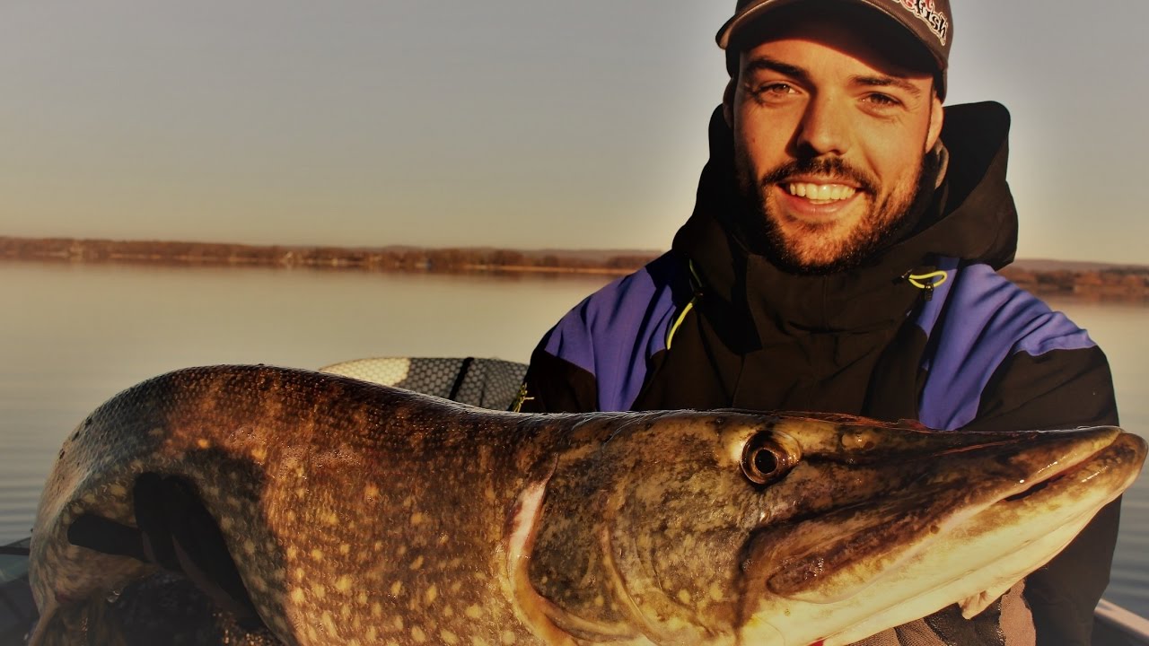 Hechtangeln in Schweden im Winter/ Winter Pike Fishing in Sweden - Folge 1