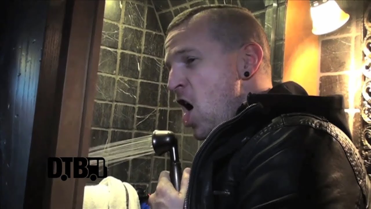 RED - BUS INVADERS Ep. 424