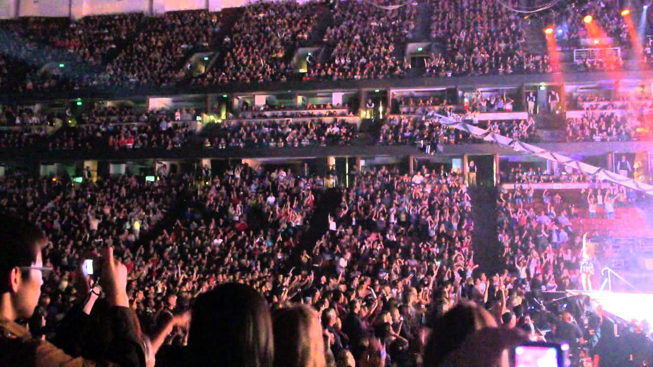 GLEE TOUR 2011  - "Firework" by Lea Michele, Honda Center, Anaheim