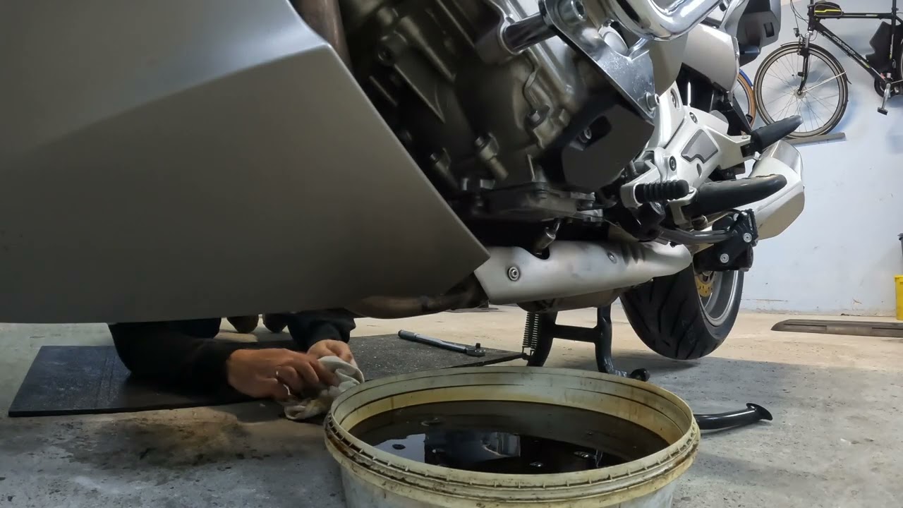 Wymiana oleju w silniku & Engine oil change K 1600 GTL