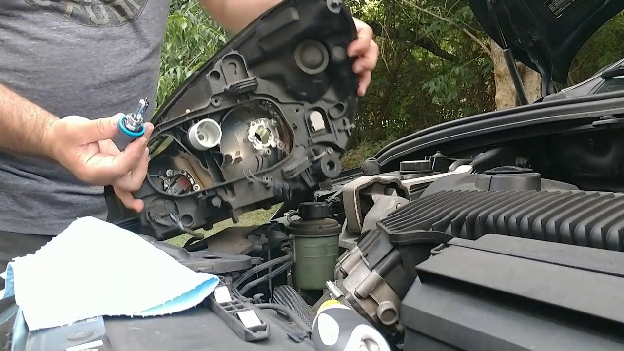 Замена лампочки в фаре Volvo S60 (очень просто!)