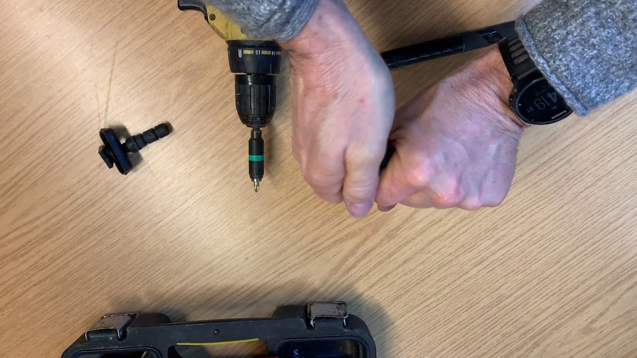 How to change a UJ on a Rooster Carbon Extension