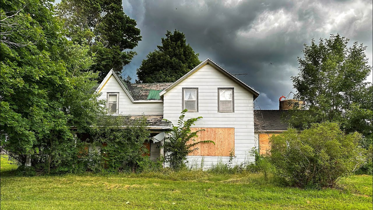 ABANDONED 1800s country estate with everything left behind!