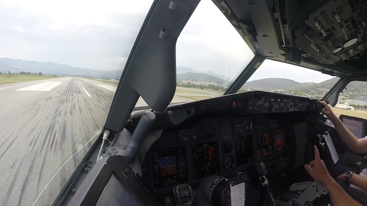 GoPro COCKPIT VIEW | B737 Landing Samos, Greece