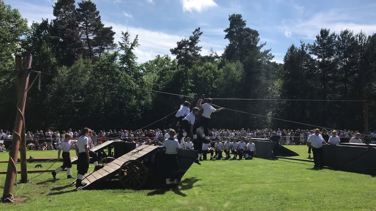 Wellington College fieldgun demonstration
