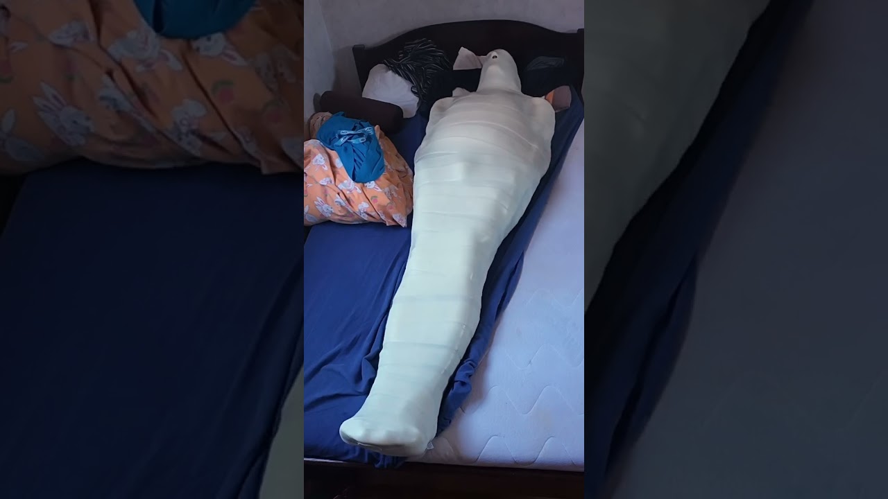 da bestellt man sich einen Mumienschlafsack - aber der ist anders als erwartet