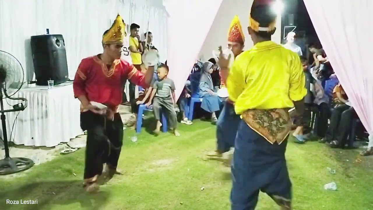 Tari Piring dari group Randai Harapan Baru