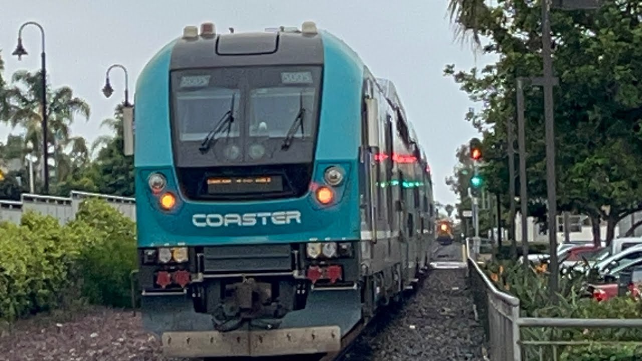 Railfanning Encinitas on September 30,2023 feat Daytime SDGBAR BNSF train, hornshows, and quills!