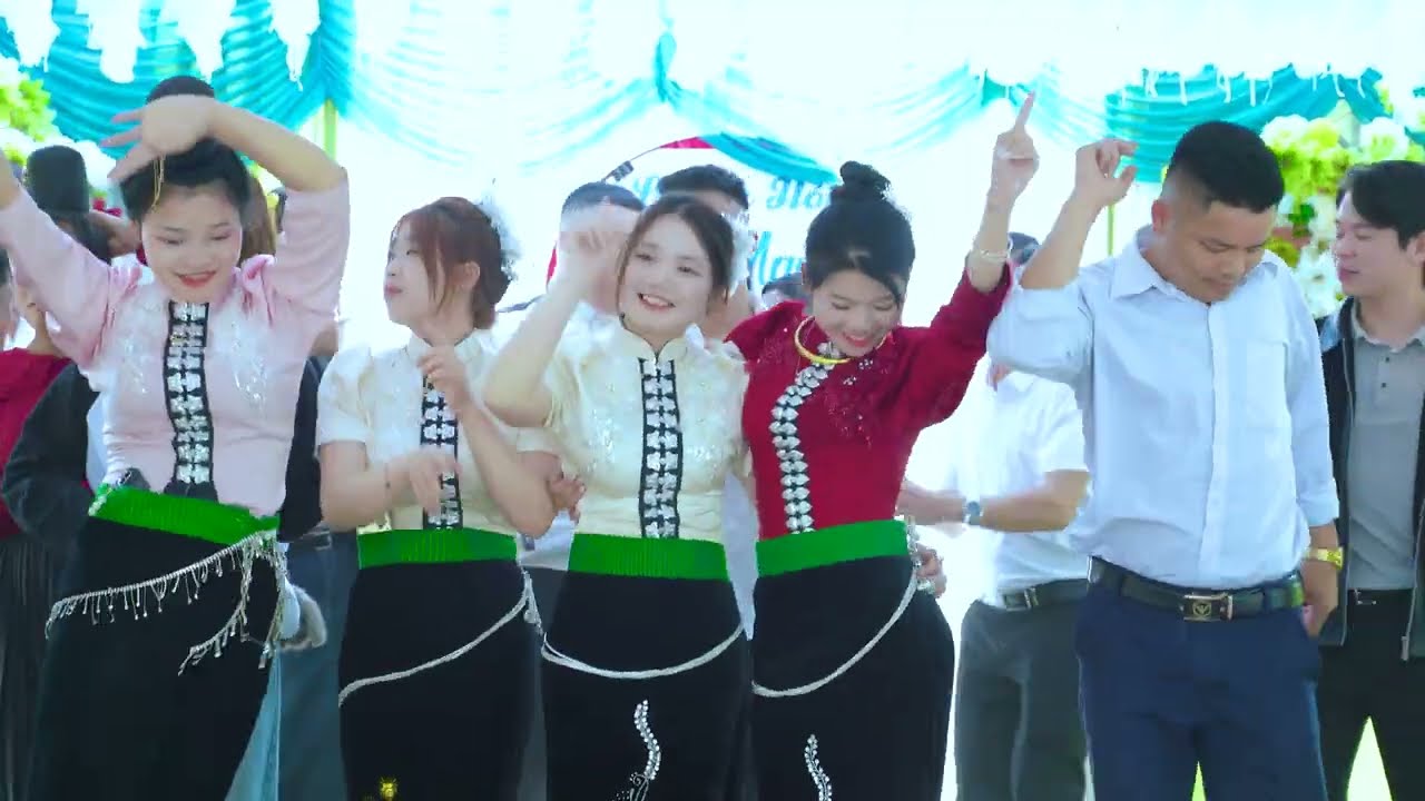 Quá Căng Anh Chị Em Bản Bon - Xã Muổi Nọi Quẩy Nhiệt Tình Tại Lễ Ăn Hỏi - Mai Ngọc & Văn Thương