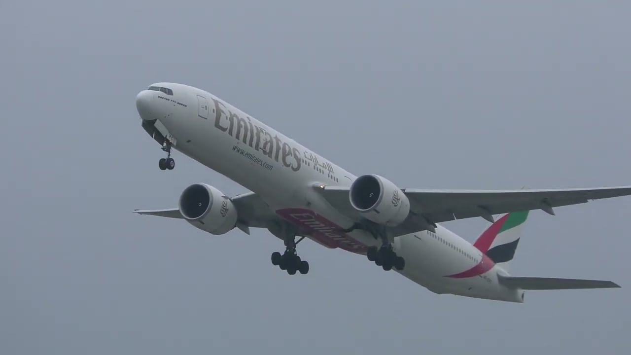 Boeing 777-300ER takeoff BUD-DXB