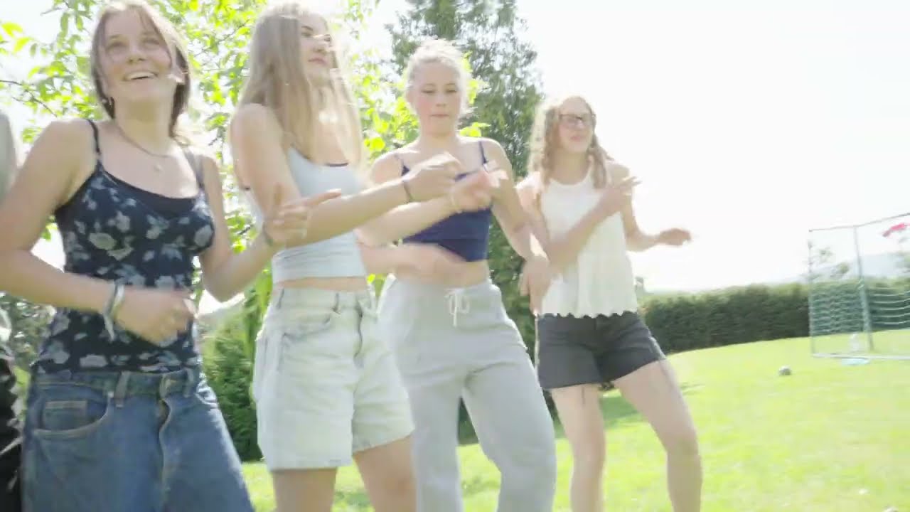 RNW - F&eacute;nix | Runway Music Video Cover (Jana Zubajov&aacute;)