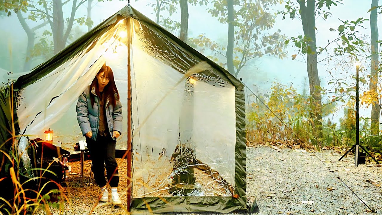 Я сделал свой собственный бар рыбных торт в туманном лесу 🍢🍜🍶 · CAMPING