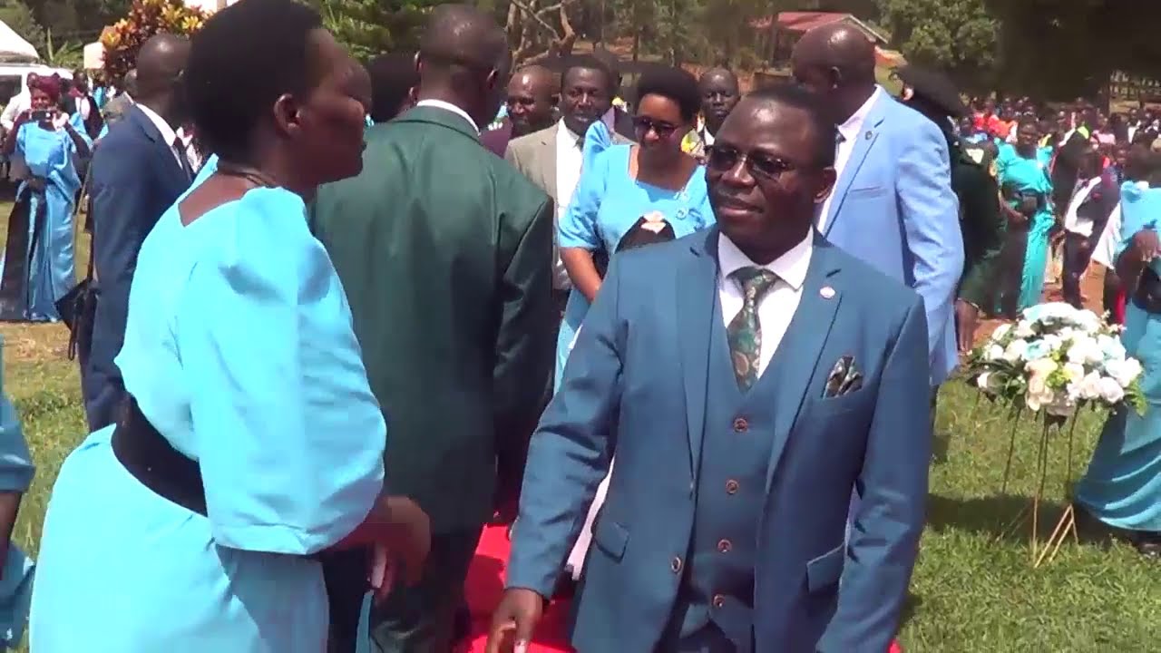 Agataliikonfuufu MUZAALE ABAANA ABATAAZITOOWERERE KANISA-  ssaabalabirizi Moses Maka