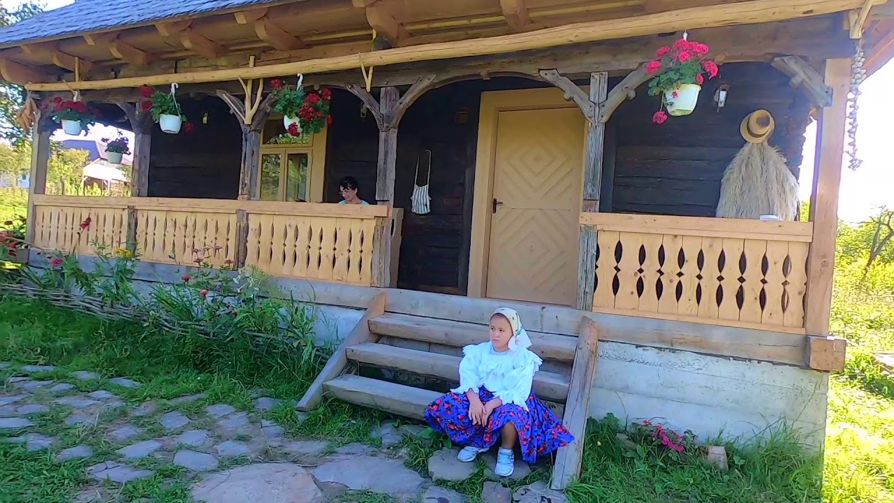 Casuta din gradina Breb -  Pensiune - Maramures plai cu flori - Fratii Petreus