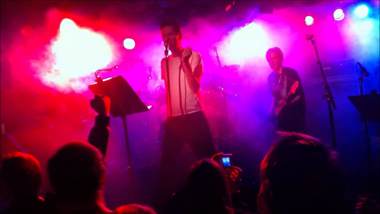 NORGEZ BANK live performs 'Blitzkrieg Bop' 1981 and 2012