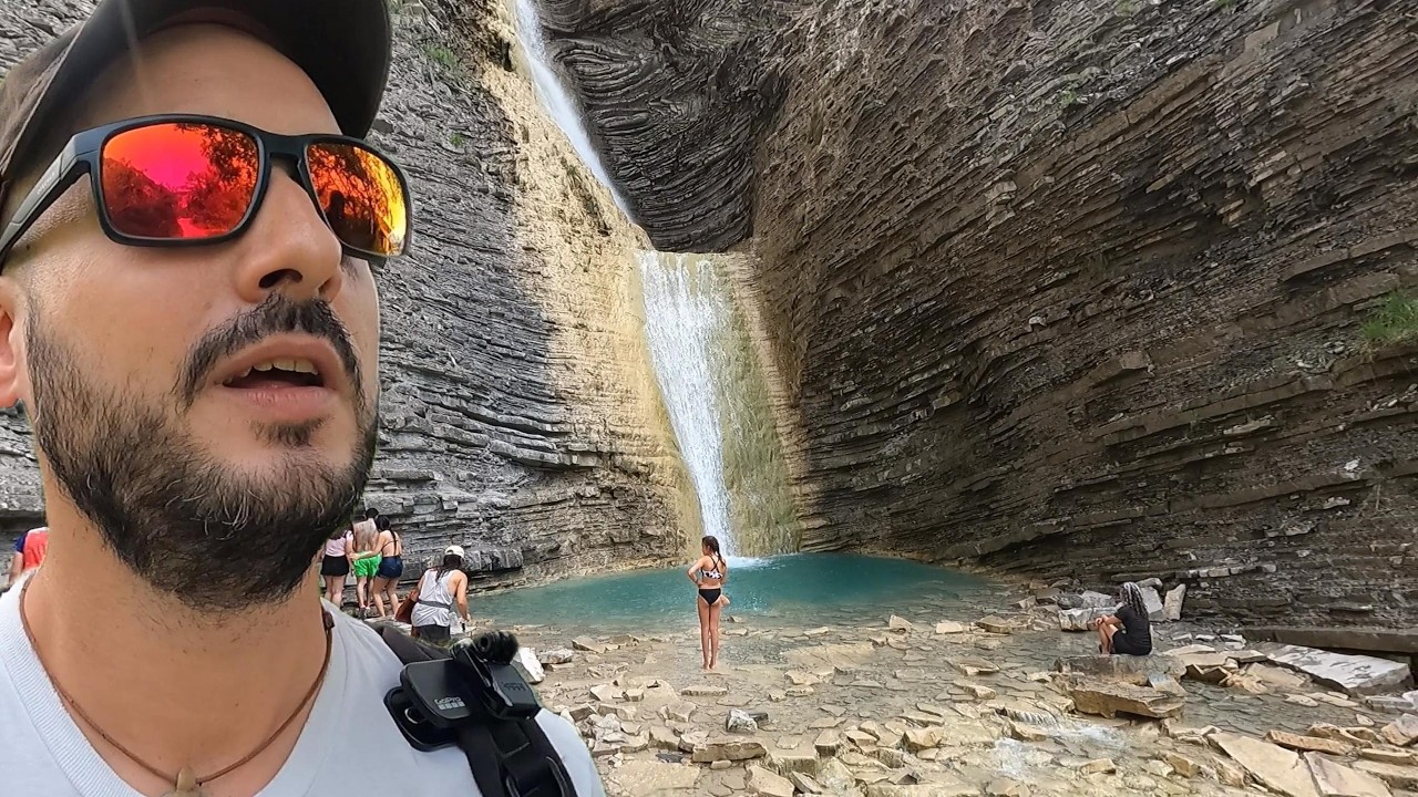 La impresionante Cascada de Orós Bajo y su pueblo | Huesca, Pirineos