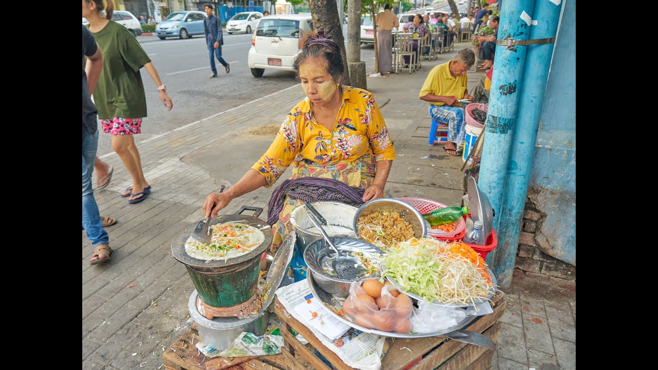 Crispy Burmese Crepe from Yangon - ပန်းဆိုးတန်းက  လမ်းသရဲခေါက်မုန့်