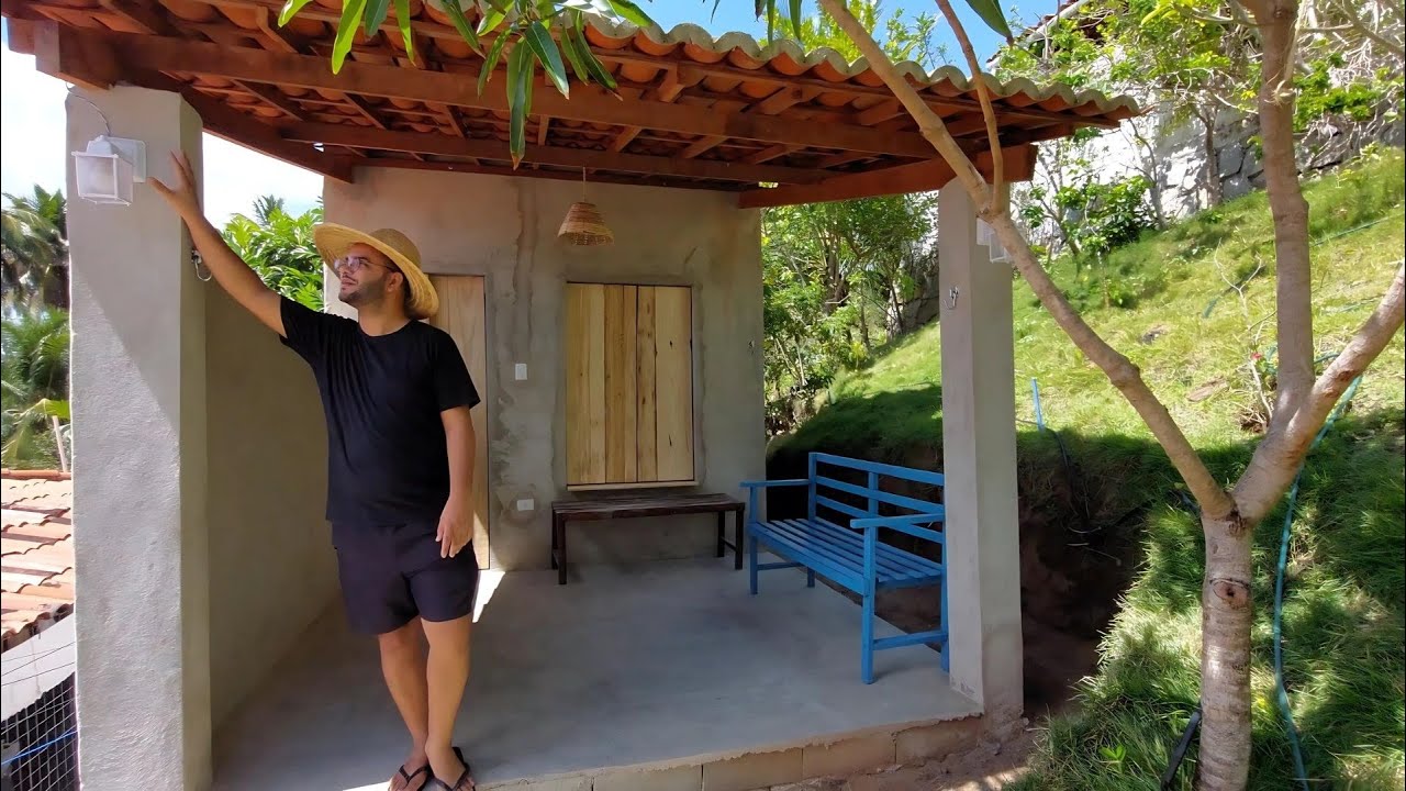 PORTA e JANELA  com RESTO DE OBRA  e a escada do MEZANINO