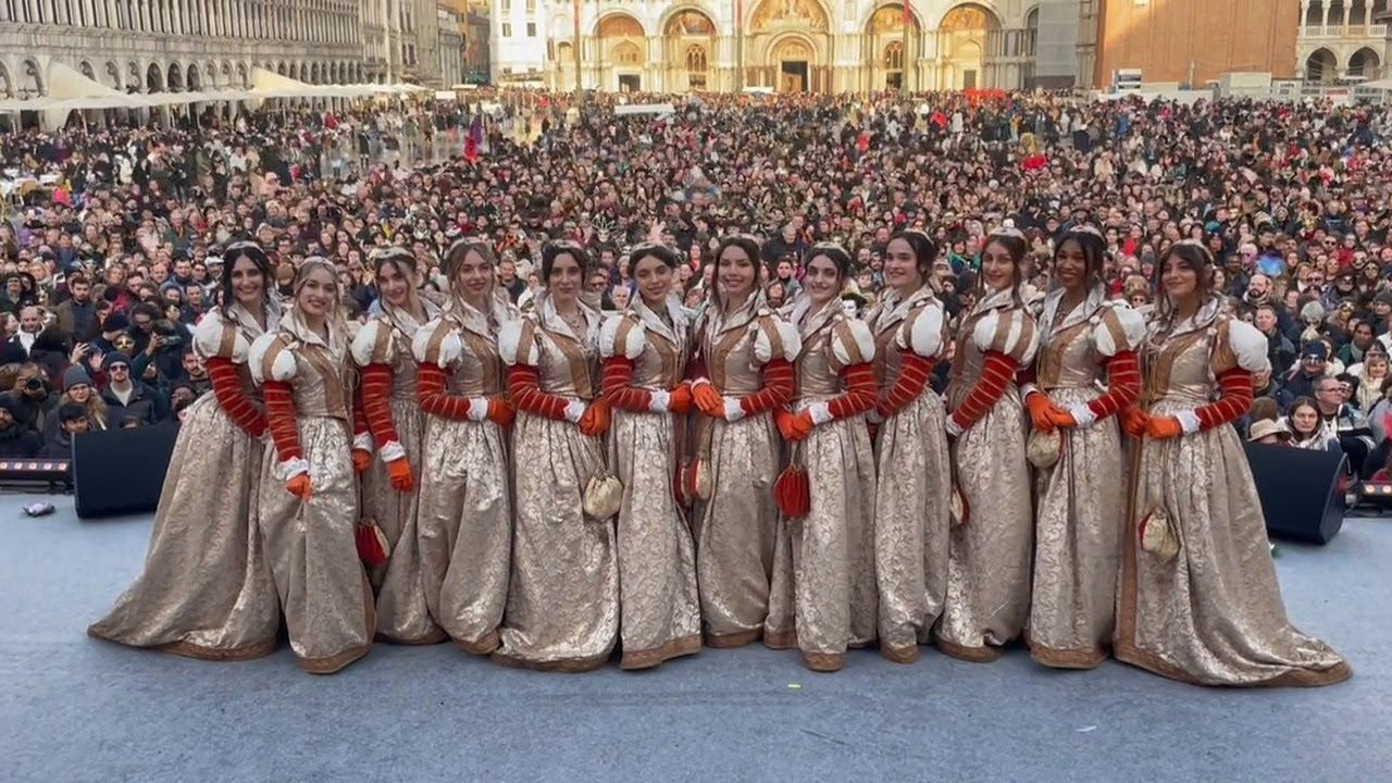 Carnevale di Venezia, la sfilata delle Marie in Piazza San Marco