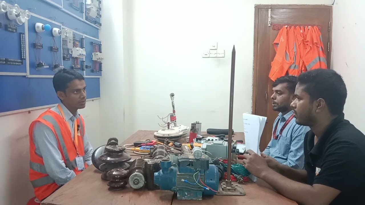 হাউজ ওয়্যারিং কোর্স শেষে ভাইভা পরীক্ষা।