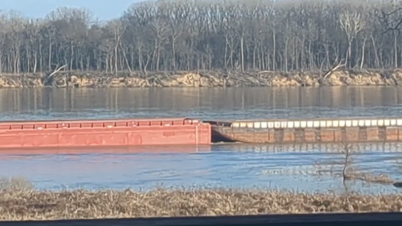 Barge at Hamletsburg, IL Pt. 168