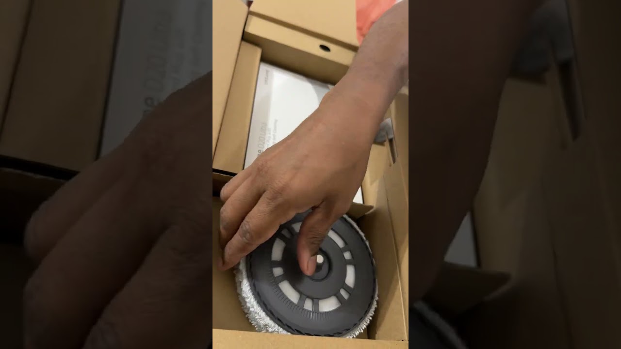 Dreame D20 Ultra Robot Vaccum and Mop unboxing