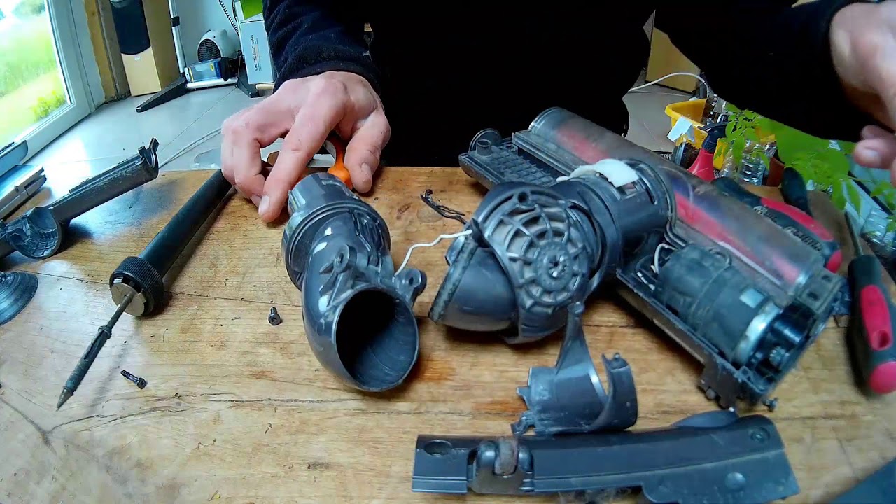Repair Dyson brush that doesn't rotate / Reparer brosse Dyson qui tourne plus.