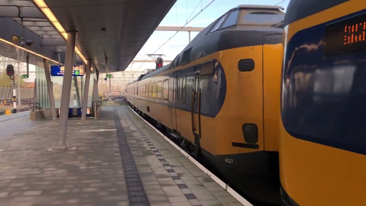 ICMm met ZWAAIENDE MACHINIST komt binnen te Utrecht Centraal || 18-11-2021 || Treinspotter Nick