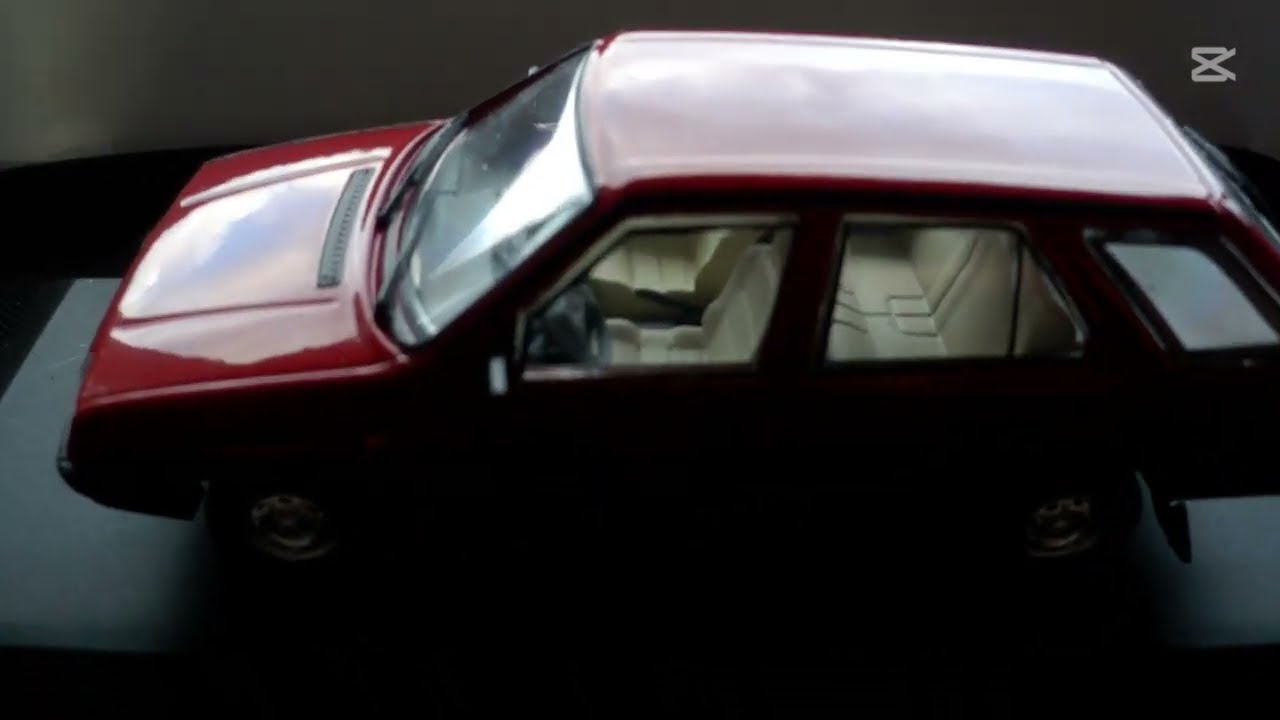 ŠKODA FAVORIT FORMAN 135 LS model 1:43 firma De Agostini číslo 2 za zaváděcí cenu pouhých 179 ,- kč