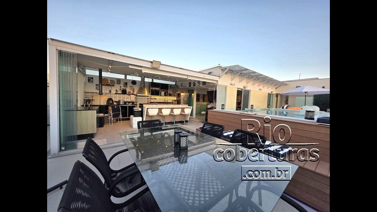 Barra da Tijuca. Porteira fechada*. 235m². 3 quartos. 3 vagas. Área de lazer. Port. 24hs. Cod.1181