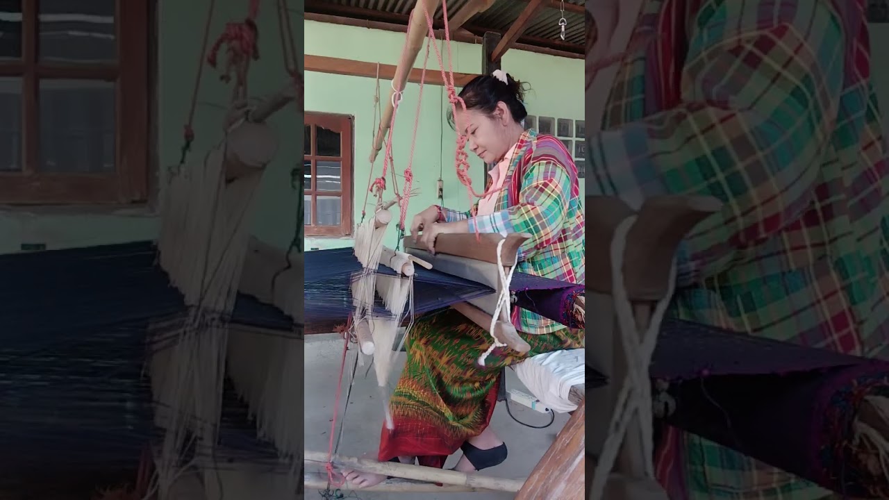 ทอผ้ากันค่ะ