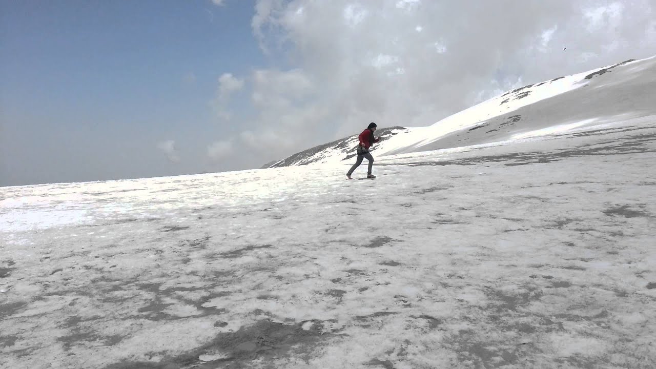 Sinthan Pass 3 - Mama tries running on snow