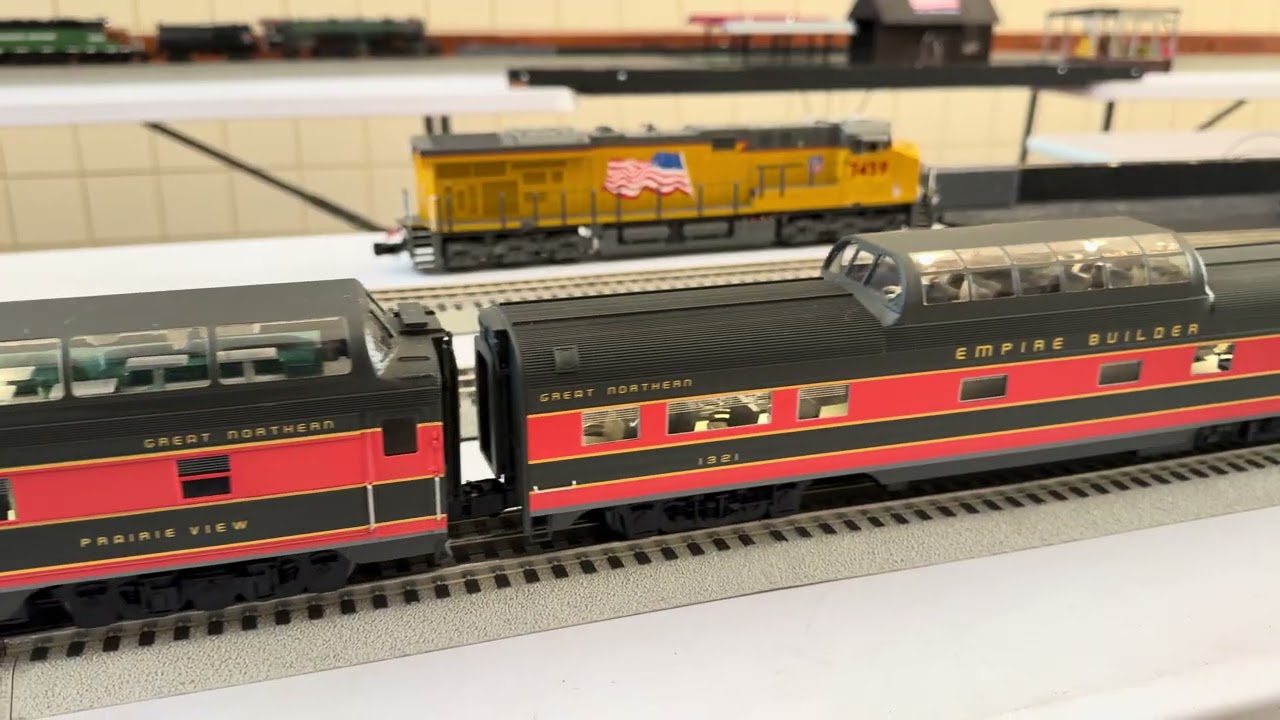 Lionel hairy hike, weather steam engine pulling 21 inch Golden Gate Depot cars.￼