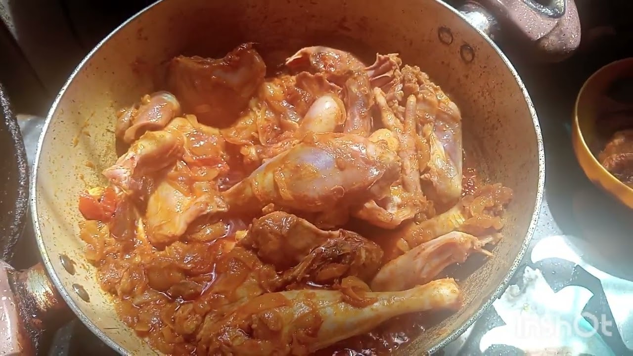 আম্মুর হাতের চিকেন কষা।