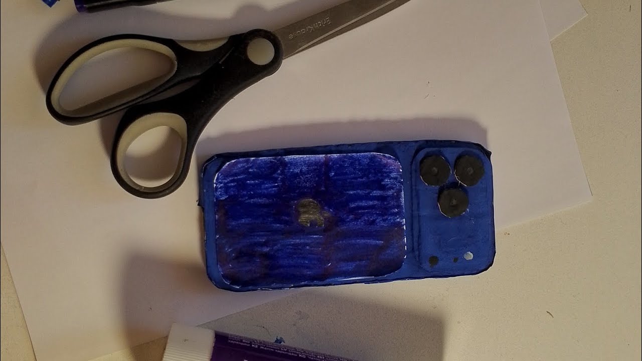 Apple iPhone 17 pro из бумаги
